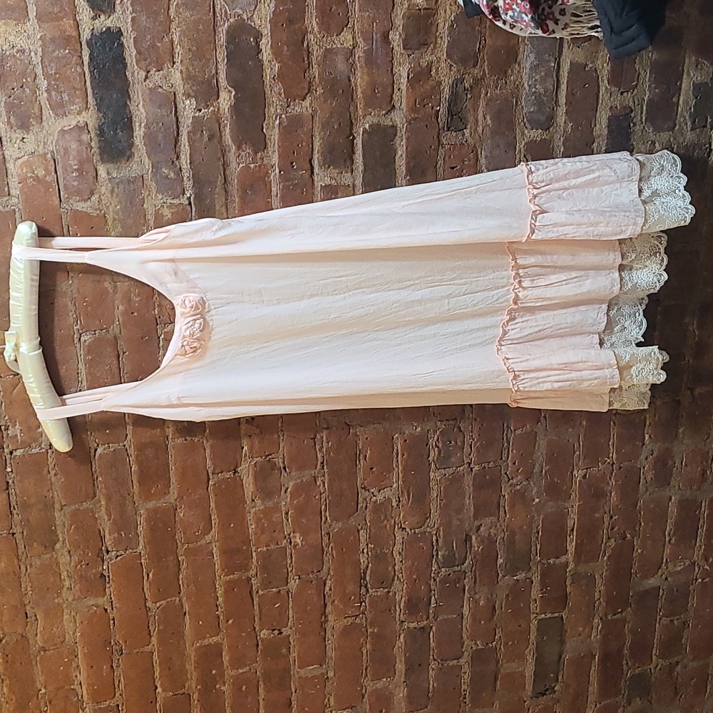 Beautiful, soft pale apricot pink dress, VDesigns, rosebud detail, never worn.